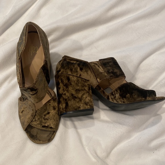 Cabi Green Crushed Velvet Heels (Size 7 1/2) - Picture 2 of 3